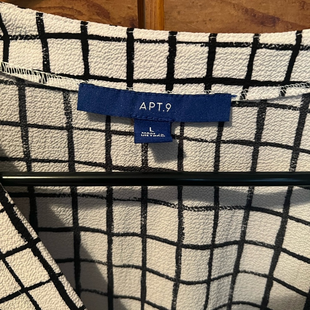 APT 9 top - Picture 2 of 2